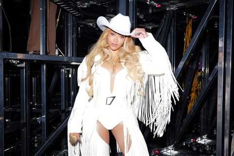 Beyoncé’s Flying Car Has ‘Technical Mishap,’ Tilting Mid-Air at Cowboy Carter Stop in Houston