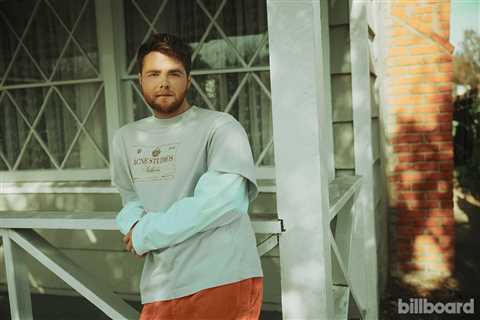 Alex Warren’s ‘Ordinary’ No. 1 on Billboard Hot 100 for Fourth Week