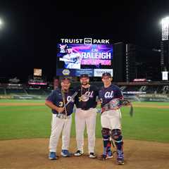 Cal Raleigh enjoys full circle moment with dad, brother taking part in Home Run Derby