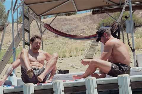 Zac Efron vs. Dylan Efron Who'd You Rather?! (Shirtless Bros Edition)
