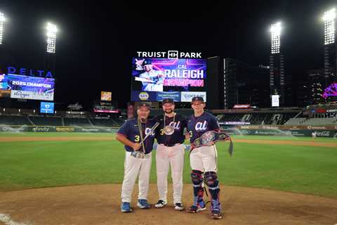 Cal Raleigh enjoys full circle moment with dad, brother taking part in Home Run Derby