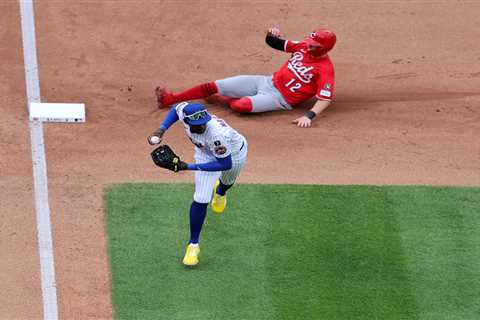 Ronny Mauricio elicits boos from Mets fans following costly error