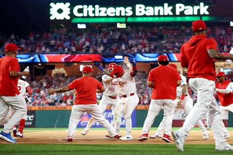 Phillies-Red Sox game ends in strangest way possible