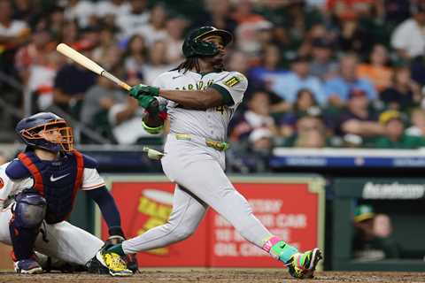 Athletics broadcaster Chris Caray completely botches home run call