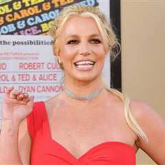 Watch Britney Spears Dance to Ex Justin Timberlake’s Song While Wearing a Green String Bikini on a..