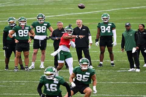 Justin Fields shows off consistency, chemistry with receivers at Jets camp