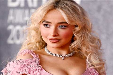 Sabrina Carpenter Lights Up Lollapalooza Headlining Set With Surprise Earth, Wind & Fire Collab