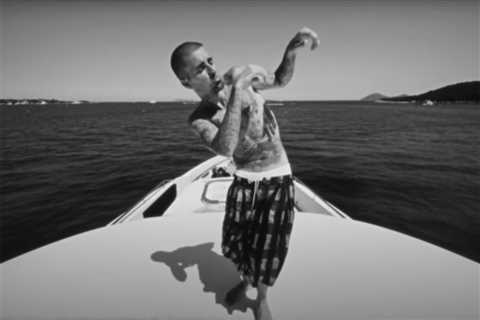 Justin Bieber Vacations With Wife Hailey & 11-Month-Old Son Jack Blues in Black & White ‘Yukon’..