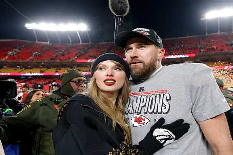 Travis Kelce Calls Taylor Swift an ‘Athlete,’ Praising the ‘Mind-Blowing’ Amount of Work She Puts..