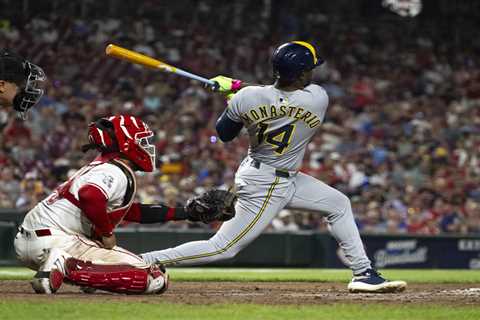 Brewers set single-season franchise record with 14th straight win thanks to another comeback