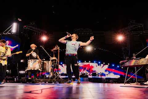 Coldplay’s Chris Martin Doubles-Down on Kiss Cam After Astronomer Disaster: ‘Life Throws You Lemons ..