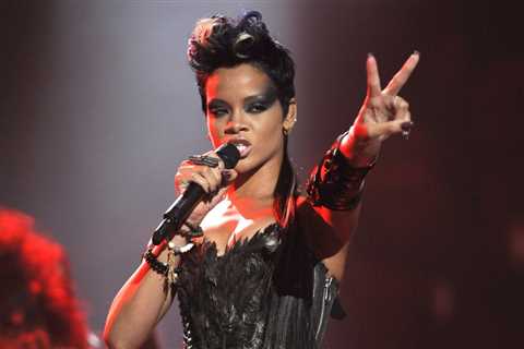 Chart Rewind: In 2008, Rihanna Had a Monster Hit With ‘Disturbia’