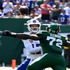 Micheal Clemons’ latest boneheaded penalty quickly set Jets back