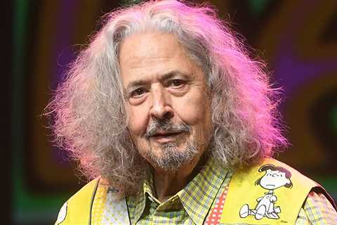 'The Turtles' Guitarist Mark Volman Dead at 78