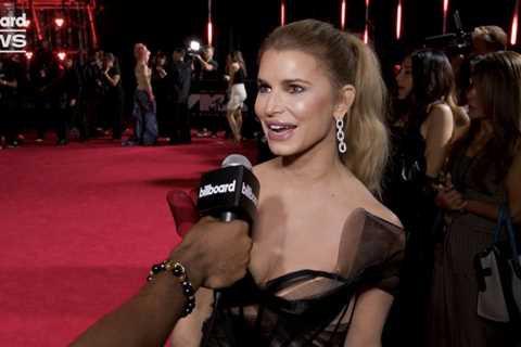 Jessica Simpson On New EP ‘Nashville Canyon’ & Guest Starring In Ryan Murphy’s Show | MTV VMAs 2025