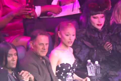 Law Roach's Seemingly Shady Reaction To Doja Cat's VMAs Performance Is Going Viral