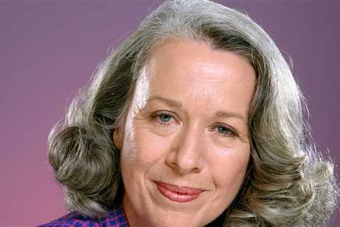 'Alice,' 'Gremlins' Actress Polly Holliday Dead at 88