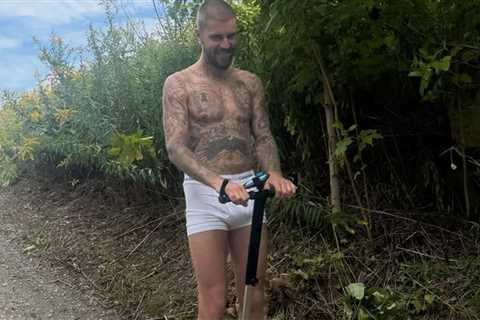 Justin Bieber Strips Down to His Tighty-Whities on Segway
