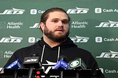 Joe Tippmann’s injury-forced move to guard might be bringing best out of him