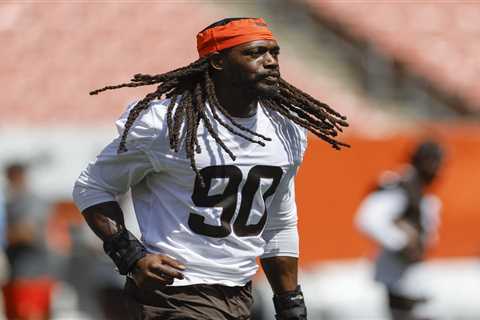 Jadeveon Clowney signing with Cowboys after thrilling win over Giants to fill Micah Parsons void