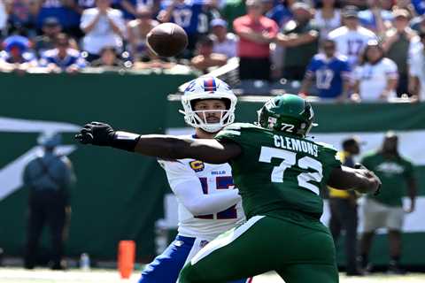 Micheal Clemons’ latest boneheaded penalty quickly set Jets back