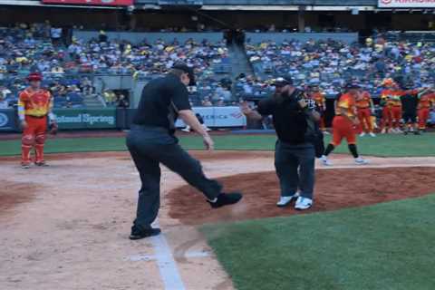 Watch Eli Manning’s surprise appearance at Savannah Bananas game after ditching ump disguise