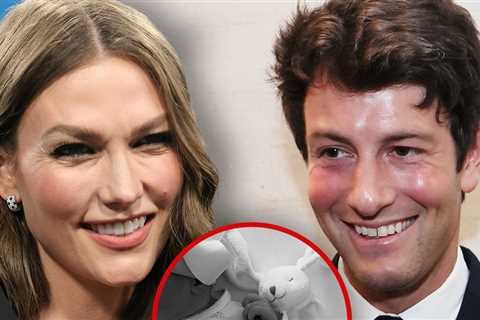 Karlie Kloss Shares New Photo With Newborn Girl