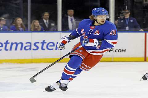 Artemi Panarin returns to Rangers practice after injury