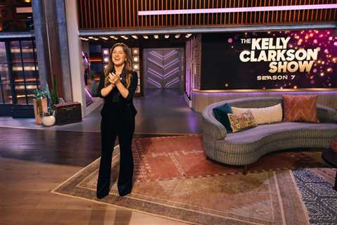 ‘The Kelly Clarkson Show’ Is ‘Looking for the Light’ in Season 7, Kicks Off With Powerful Kellyoke..
