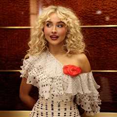 Watch Sabrina Carpenter Channel (a Slightly More Delusional) Carrie Bradshaw in ‘SNL’ Promo