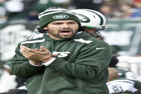 Ex-Jets QB Mark Sanchez acted erratically, assaulted grease truck driver before being stabbed in..