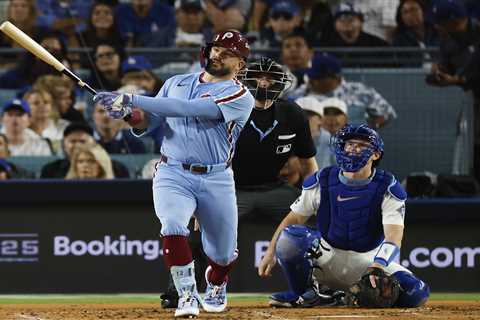 Kyle Schwarber busts out with two-homer night as Phillies rip Dodgers to stay alive