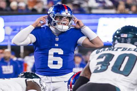 Jaxson Dart officially put the Eagles on notice