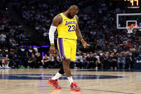 LeBron James out 3-4 weeks with sciatica in Lakers worry