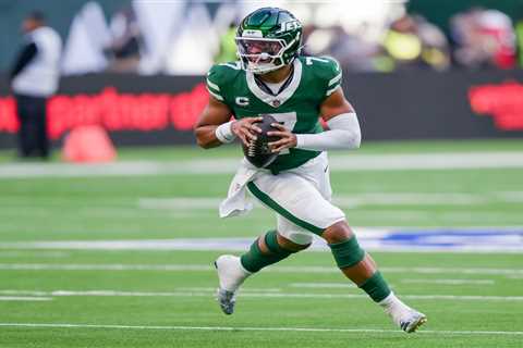 Jets sticking with Justin Fields despite historically inept showing
