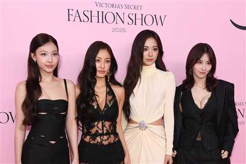 TWICE Take Over ‘Victoria’s Secret Fashion Show’ & Soundtrack Olympian’s Runway Debut