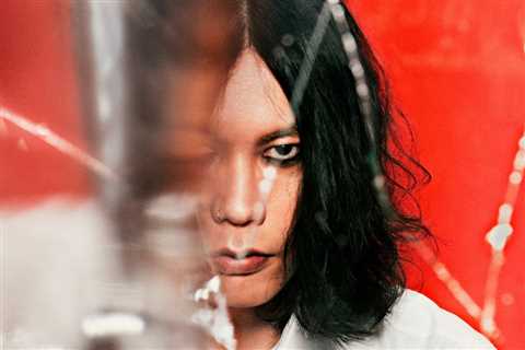 Kenshi Yonezu’s ‘IRIS OUT’ Extends Record to Five Straight Weeks at No. 1 on Japan Hot 100