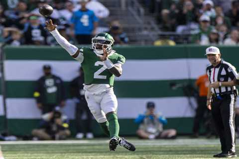 Aaron Glenn keeps lips shut on Jets’ Week 8 quarterback plans