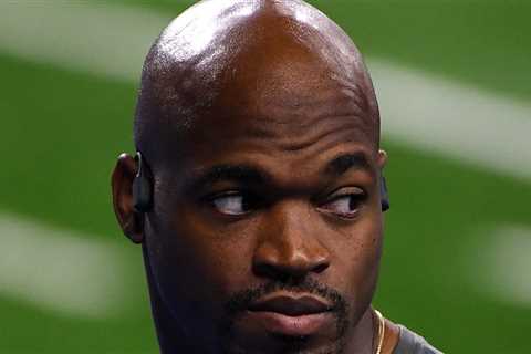 Adrian Peterson Arrested For DWI, Unlawful Possession of a Weapon in Texas
