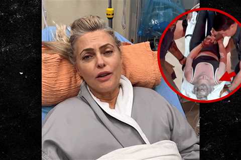 Elaine Hendrix Leaves 'DWTS' on a Stretcher