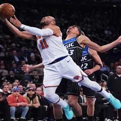 Jalen Brunson exits early against Magic in Knicks injury scare