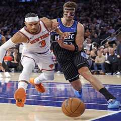 Mike Brown benches Mikal Bridges, Josh Hart in fourth quarter of Knicks’ ugly loss