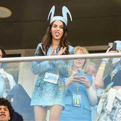Bill Belichick’s Girlfriend Shows Off Legs and Style at UNC-Duke Game