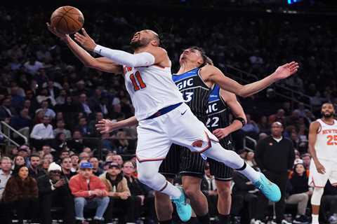 Jalen Brunson exits early against Magic in Knicks injury scare
