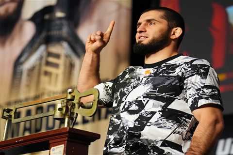 Islam Makhachev, Zhang Weili seek spots in exclusive two-division champ club at UFC 322