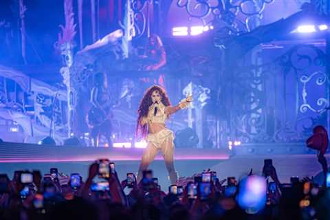 Chappell Roan Puts Her Spanish to Test at 2025 Corona Capital: ‘I’m on Day 55 of My Duolingo’