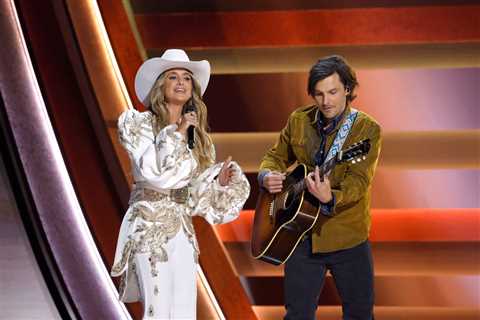 Lainey Wilson Mixes It Up With a Star-Studded CMA Crowd for Opening Medley of Classic Country Hits