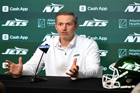 The Jets trend earning Darren Mougey, Aaron Glenn trust in QB search