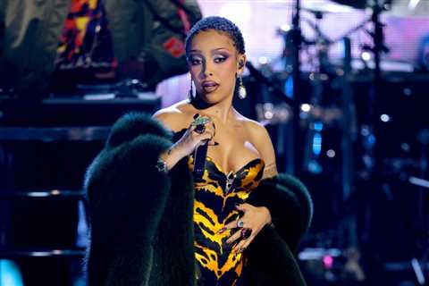 Doja Cat Shouts Out & Gifts Rose to Creator of Viral ‘Take Me Dancing’ TikTok Dance During Her Show