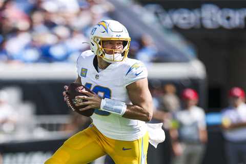 Raiders vs. Chargers, Giants vs. Patriots: NFL Week 13 odds, picks